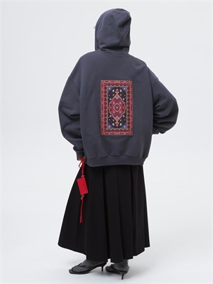 {{photo.Alt || photo.Description || 'Зип-худи с вышивкой'}}