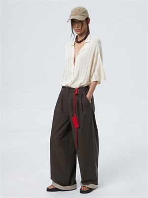 {{photo.Alt || photo.Description || 'Брюки широкие из итальянского хлопка'}}