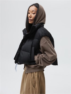{{photo.Alt || photo.Description || 'Жилетка укороченная пуховая'}}