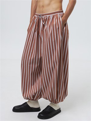 {{photo.Alt || photo.Description || 'Брюки-шаровары мужские'}}