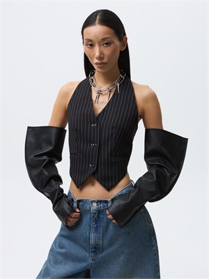 {{photo.Alt || photo.Description || 'Жилет с открытой спиной'}}