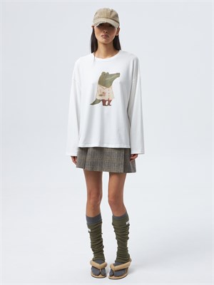 {{photo.Alt || photo.Description || 'Лонгслив с крокодилом'}}