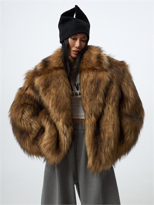 {{photo.Alt || photo.Description || 'Полупальто-шуба из искусственного меха'}}