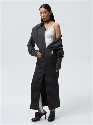 {{photo.Alt || photo.Description || 'Юбка с разрезом спереди'}}