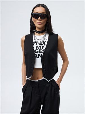 {{photo.Alt || photo.Description || 'Жилет с рюшей'}}