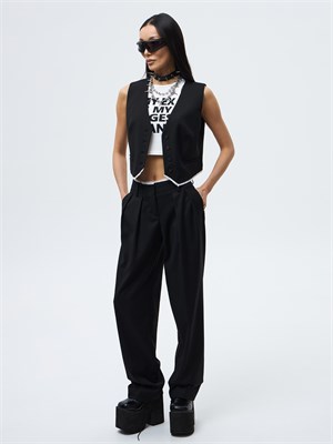 {{photo.Alt || photo.Description || 'Брюки с рюшей'}}