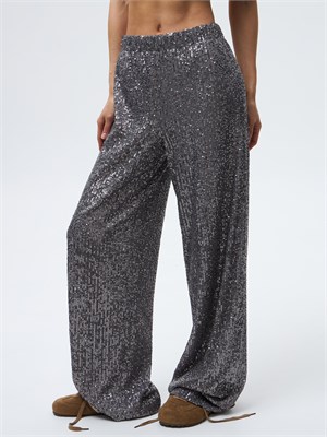 {{photo.Alt || photo.Description || 'Брюки с пайетками'}}