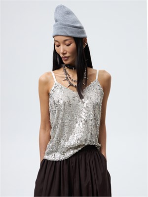 {{photo.Alt || photo.Description || 'Топ с пайетками'}}