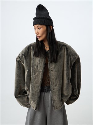 {{photo.Alt || photo.Description || 'Бомбер из французского экомеха'}}