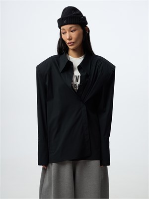 {{photo.Alt || photo.Description || 'Рубашка женская со съемными подплечниками'}}