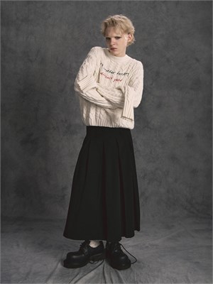 {{photo.Alt || photo.Description || 'Свитер из шерсти и кашемира с вышивкой и длинными рукавами'}}