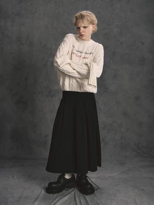 {{photo.Alt || photo.Description || 'Свитер из шерсти и кашемира с вышивкой и длинными рукавами'}}