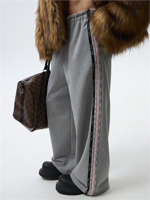 {{photo.Alt || photo.Description || 'Брюки "Черкизон"'}}