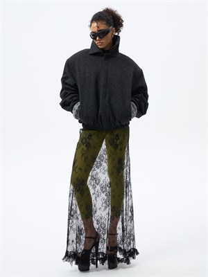 {{photo.Alt || photo.Description || 'Бомбер утеплённый с большими плечами'}}