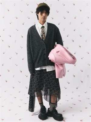 {{photo.Alt || photo.Description || 'Кардиган из шерсти и шелка'}}