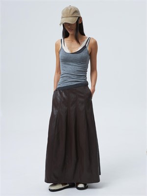 {{photo.Alt || photo.Description || 'Юбка из мягкой экокожи'}}