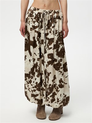 {{photo.Alt || photo.Description || 'Брюки-шаровары из вискозы'}}