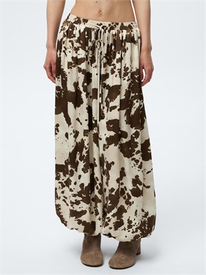 {{photo.Alt || photo.Description || 'Брюки-шаровары из вискозы'}}