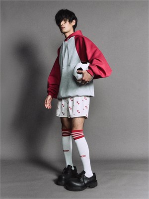 {{photo.Alt || photo.Description || 'Худи "летучая мышь"'}}