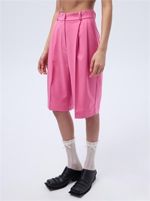 {{photo.Alt || photo.Description || 'Шорты-бермуды'}}